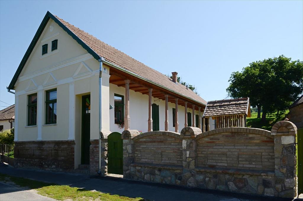 Zengoalja Vendeghaz Hotel Erzsebet ภายนอก รูปภาพ