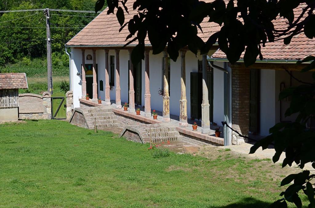 Zengoalja Vendeghaz Hotel Erzsebet ภายนอก รูปภาพ