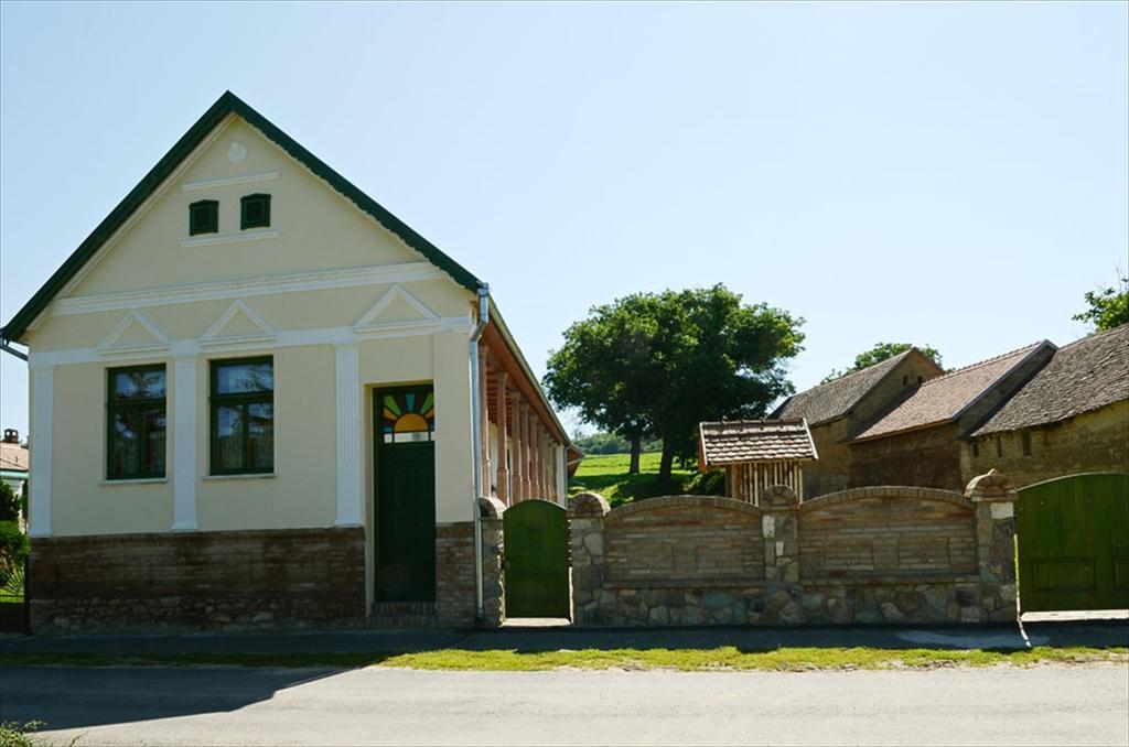 Zengoalja Vendeghaz Hotel Erzsebet ภายนอก รูปภาพ